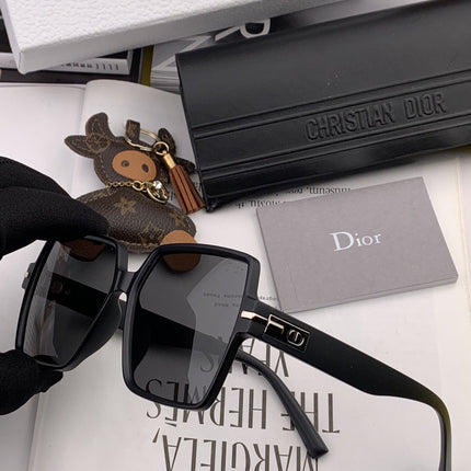 MONTAIGNE SQUARE SUNGLASS CD4780 IN ACETATE