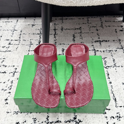 BOTTEGA VENETA 26S HIGH-HEEL THONG SANDALS 40 MM IN DARK RED CALFSKIN