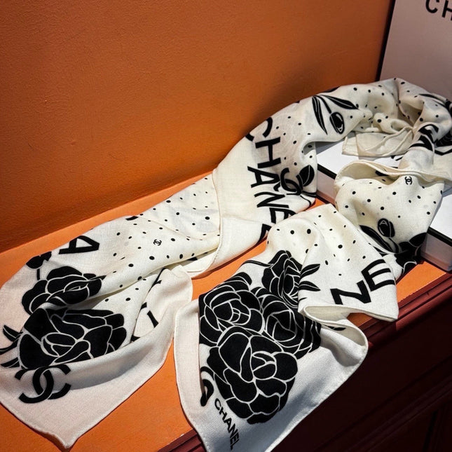 CHANEL 26S SCARF 140 IN CASHMERE AND SILK 309331