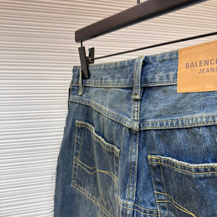 BALENCIAGA 26S DISTRESSED JEANS 015
