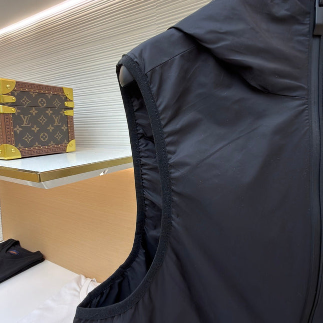 MONCLER 26S HOODED WINDBREAKER VEST 703