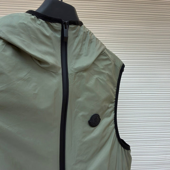 MONCLER 26S HOODED WINDBREAKER VEST 702