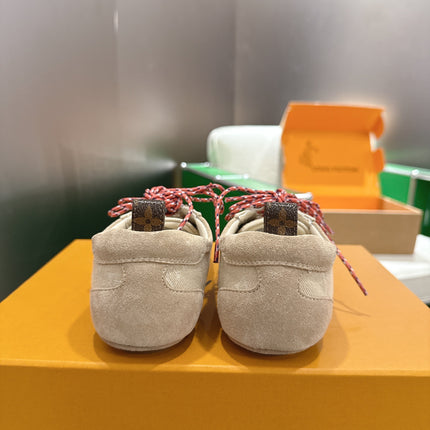 LV 26S SNEAKERS IN BEIGE DENIM AND SUEDE WITH FLOWER CHARM