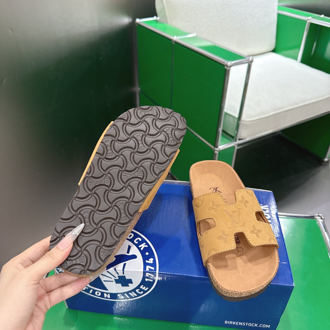 LV 26S SLIDES IN LIGHT CAMEL YELLOW SUEDE