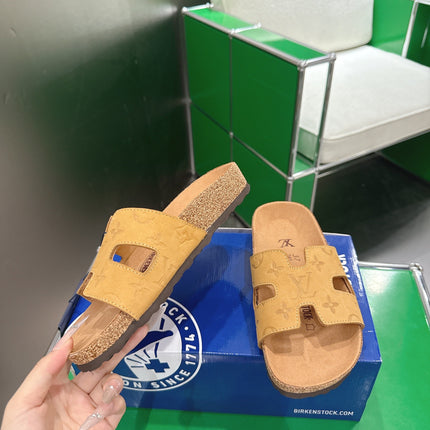 LV 26S SLIDES IN LIGHT CAMEL YELLOW SUEDE