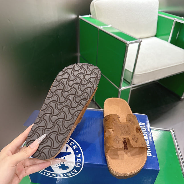 LV 26S SLIDES IN BROWN SUEDE