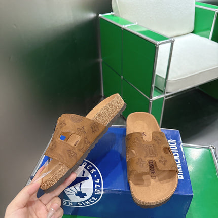 LV 26S SLIDES IN BROWN SUEDE