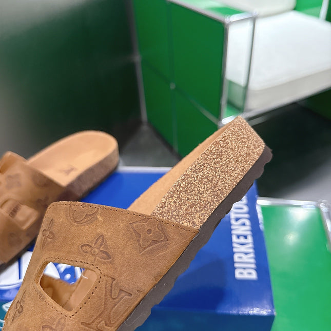 LV 26S SLIDES IN BROWN SUEDE