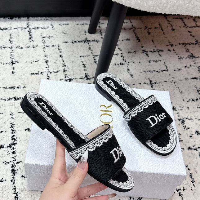 DIOR 26S SLIDES IN BLACK AND WHITE EMBOSSED OBLIQUE LACE EMBROIDERY
