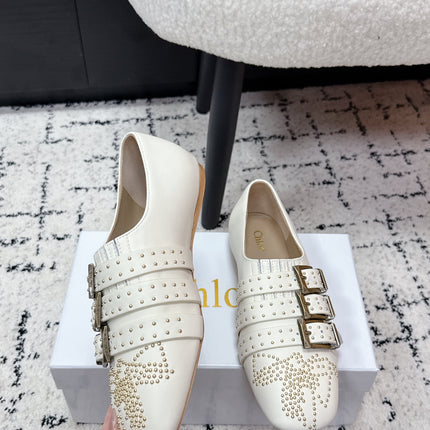 CHLOÉ 26S FLAT SHOES IN WHITE CALFSKIN WITH METAL STUDS