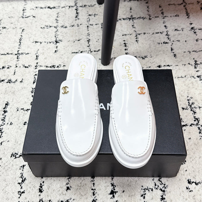 CHANEL 26S MULE LOAFERS IN WHITE SMOOTH CALFSKIN WITH CC LOGO