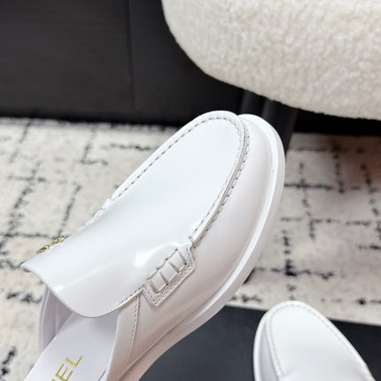 CHANEL 26S MULE LOAFERS IN WHITE SMOOTH CALFSKIN WITH CC LOGO