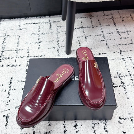 CHANEL 26S MULE LOAFERS IN BURGUNDY RED PATENT CALFSKIN WITH CC LOGO