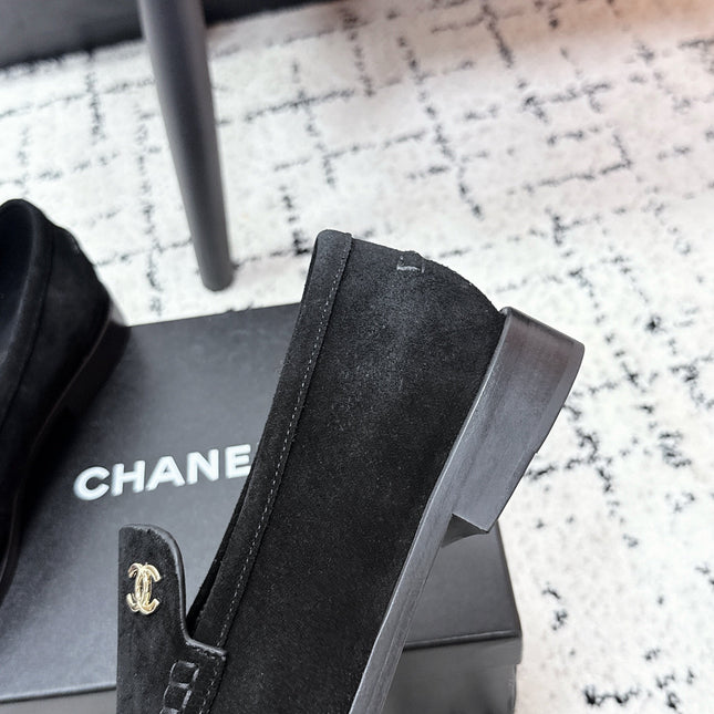 CHANEL 26S LOAFERS IN BLACK SUEDE WITH CC LOGO