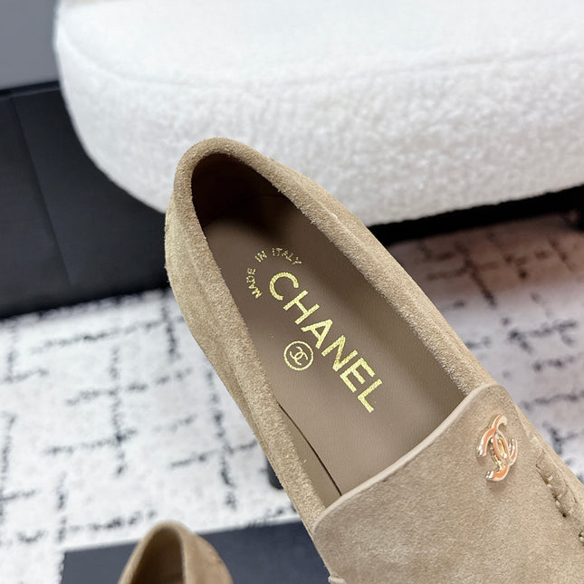 CHANEL 26S LOAFERS IN BEIGE SUEDE WITH CC LOGO