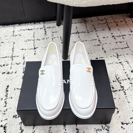 CHANEL 26S LOAFERS IN WHITE SMOOTH CALFSKIN WITH CC LOGO