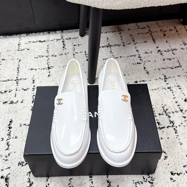 CHANEL 26S LOAFERS IN WHITE SMOOTH CALFSKIN WITH CC LOGO