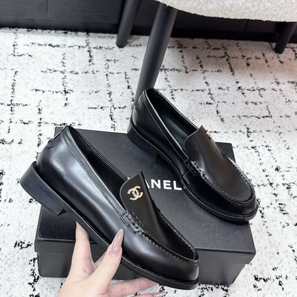 CHANEL 26S LOAFERS IN BLACK SMOOTH CALFSKIN WITH CC LOGO