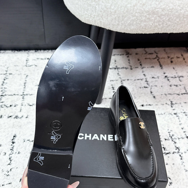 CHANEL 26S LOAFERS IN BLACK SMOOTH CALFSKIN WITH CC LOGO