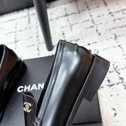 CHANEL 26S LOAFERS IN BLACK SMOOTH CALFSKIN WITH CC LOGO