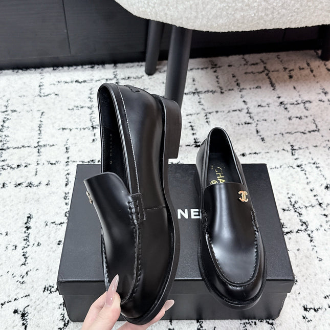 CHANEL 26S LOAFERS IN BLACK SMOOTH CALFSKIN WITH CC LOGO