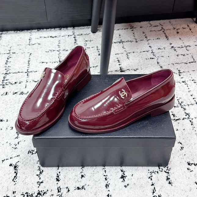 CHANEL 26S LOAFERS IN BURGUNDY RED PATENT CALFSKIN WITH CC LOGO