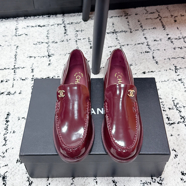 CHANEL 26S LOAFERS IN BURGUNDY RED PATENT CALFSKIN WITH CC LOGO
