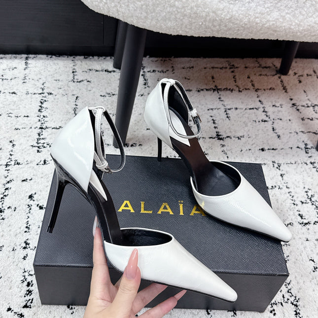 ALAIA 26S POINTED-TOE HEELS 90 MM IN WHITE PATENT CALFSKIN