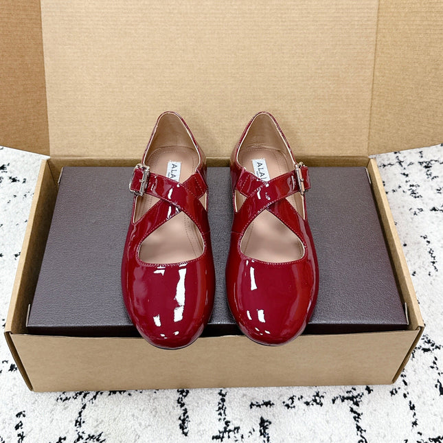ALAIA 26S CROSS-STRAP BALLET FLATS IN RED GLOSSY LAMBSKIN