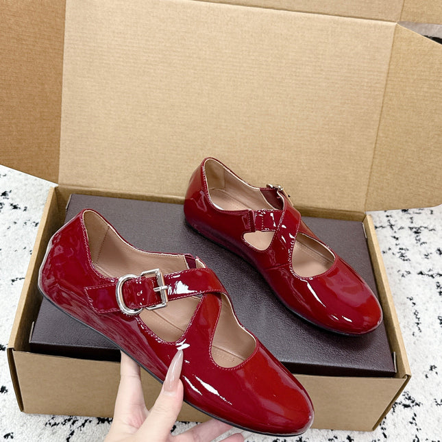 ALAIA 26S CROSS-STRAP BALLET FLATS IN RED GLOSSY LAMBSKIN