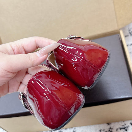 ALAIA 26S CROSS-STRAP BALLET FLATS IN RED GLOSSY LAMBSKIN