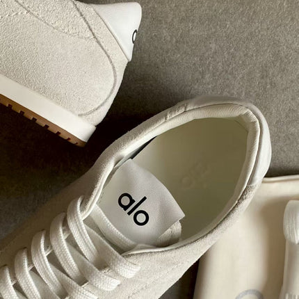 ALO 25S SUNSET SNEAKER IN CREAM WHITE SUEDE