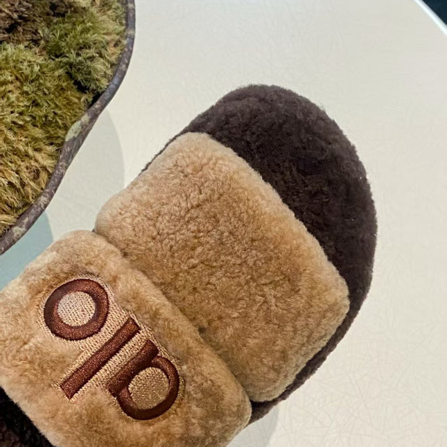 ALO 25S SLIDE SANDALS IN LIGHT BROWN WOOL