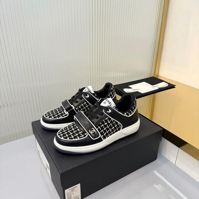 CHANEL 26S SNEAKERS IN BLACK MIX WHITE TWEED AND CALFSKIN