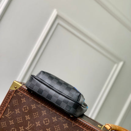 AVENUE SLINGBAG 31 IN BLACK AND GREY DAMIER GRAPHITA CANVAS CALFSKIN
