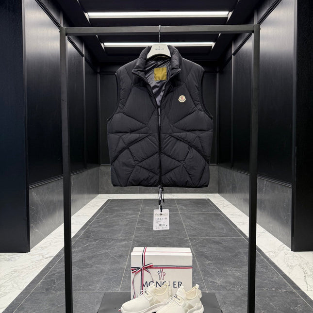 MONCLER 25S SLEEVELESS JACKET 479