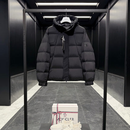MONCLER 26S DOWN JACKET 822