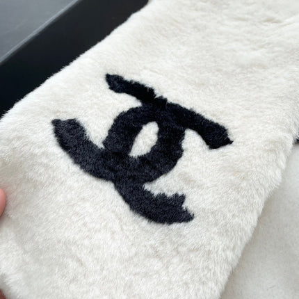 CHANEL 25S SCARF 120 IN FAUX FUR 876436