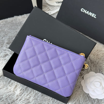 CC CLASSIC ZIPPED POUCH 14 IN BABY PURPLE GRAINED CALFSKIN GOLD-TONE CHARM CHAIN