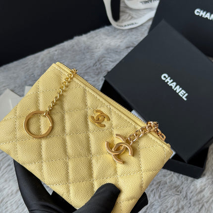 CC CLASSIC ZIPPED POUCH 14 IN YELLOW GRAINED CALFSKIN GOLD-TONE CHARM CHAIN