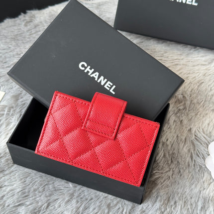 CARD HOLDER 10 CIRCLE CLASP IN RED CAVIAR LEATHER GOLD-TONE METALLIC