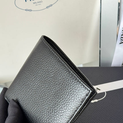 PRADA 26S BIFOLD WALLET 11 IN BLACK CALFSKIN