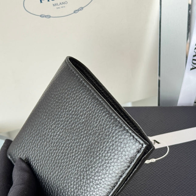 PRADA 26S BIFOLD WALLET 11 IN BLACK CALFSKIN