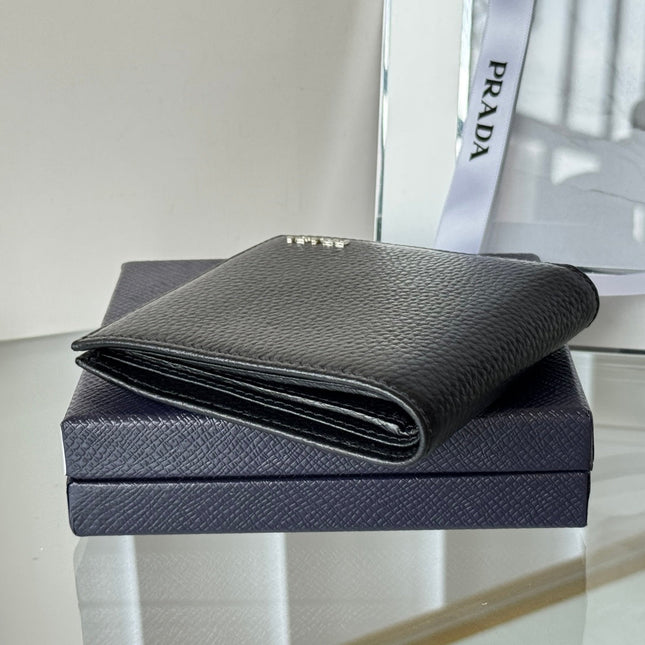 PRADA 26S BIFOLD WALLET 11 IN BLACK CALFSKIN