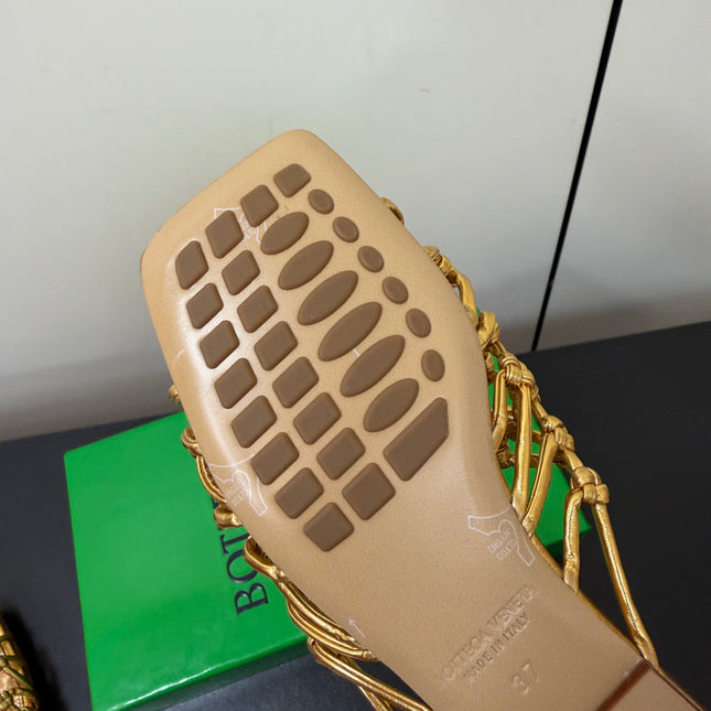 BOTTEGA VENETA 26S WOVEN STRAP SANDALS IN GOLD LAMBSKIN