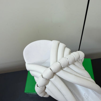 BOTTEGA VENETA 26S BRAIDED STRAP SANDALS IN WHITE LAMBSKIN