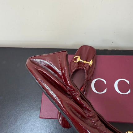 GUCCI 26S BALLET FLATS IN BURGUNDY RED SHINY CALFSKIN GOLD HARDWARE