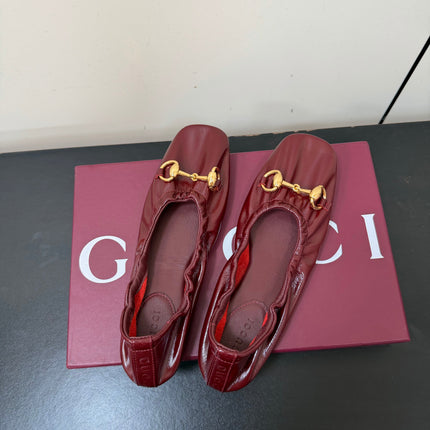 GUCCI 26S BALLET FLATS IN BURGUNDY RED SHINY CALFSKIN GOLD HARDWARE