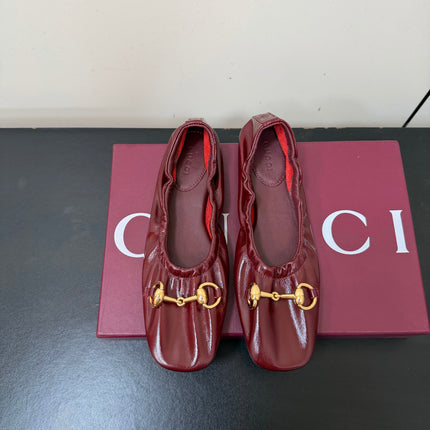 GUCCI 26S BALLET FLATS IN BURGUNDY RED SHINY CALFSKIN GOLD HARDWARE
