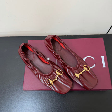 GUCCI 26S BALLET FLATS IN BURGUNDY RED SHINY CALFSKIN GOLD HARDWARE